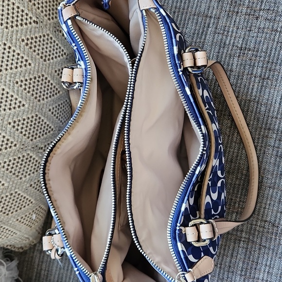 Coach - Picture 7 of 7